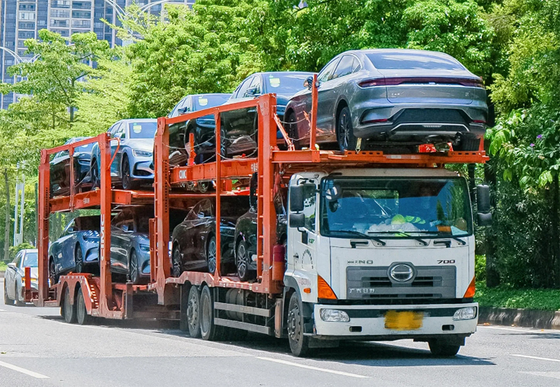  搬家、出差或其他原因，需要将您的爱车从四川运送到广州？选择专业的轿车运输服务至关重要！本文将详细介绍四川到广州轿车运输的流程、服务特点以及如何选择可靠的运输团队，让您的爱车安全抵达目的地。